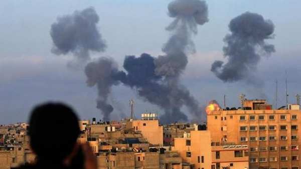 காசாவில் தொடரும் தாக்குதல் காசாவில் தொடரும் தாக்குதல்