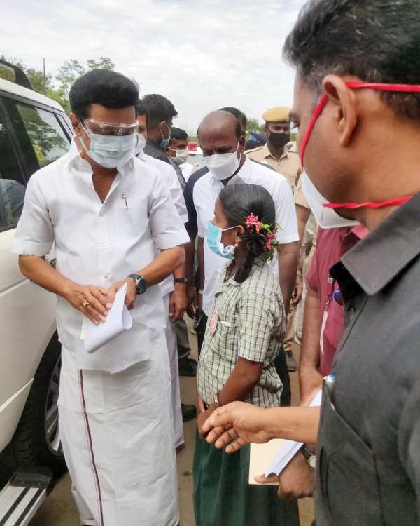 10 year old girl donates money to MK Stalin near Salem 