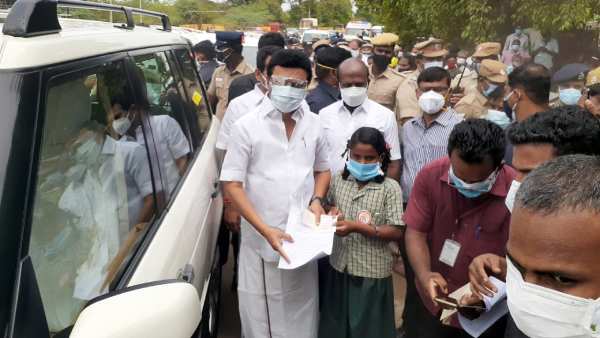 10 year old girl donates money to MK Stalin near Salem 