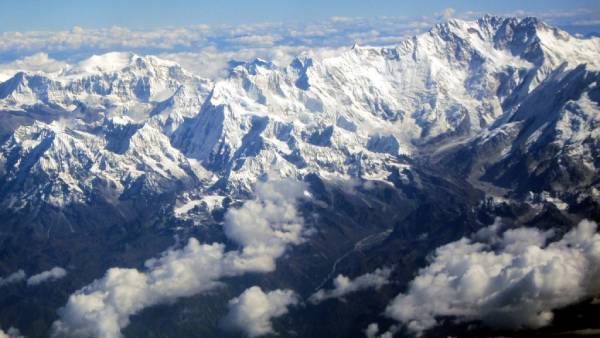 பனி மூடிய சிகரங்கள்