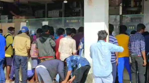 மதுகடைகளில் அமோக விற்பனை 