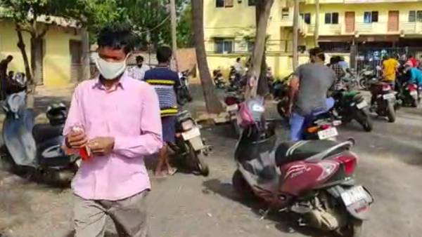 கர்நாடகாவில் தமிழக குடிமகன்கள் 