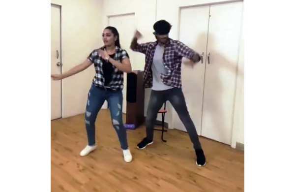 வேற லெவல் ரொமான்ஸ் 