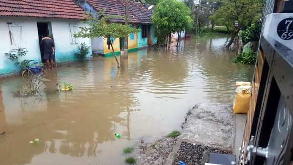 விளைநிலங்கள் மூழ்கின விளைநிலங்கள் மூழ்கின