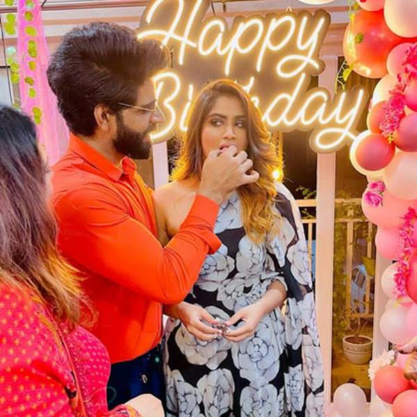 ஆர்வத்தில் ரசிகர்கள் 