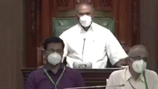 சிரித்து பாராட்டிய நாகேந்திரன் 