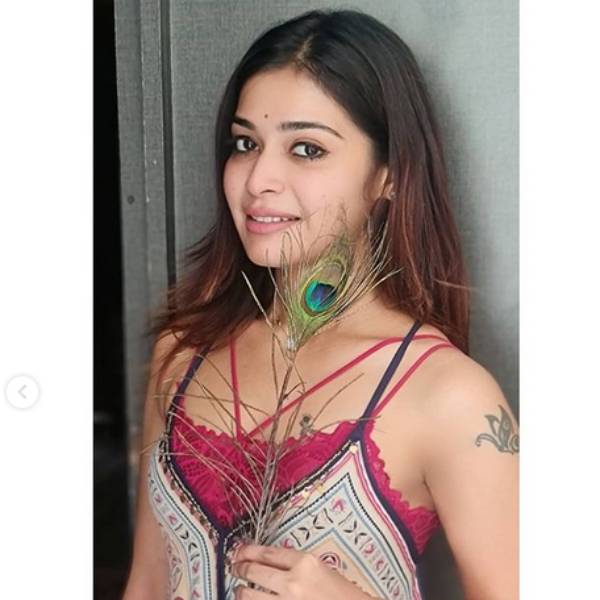 கழுத்தில் தெரியும் மச்சம் 