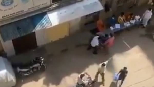 கையை முறுக்கி தாக்குதல் 