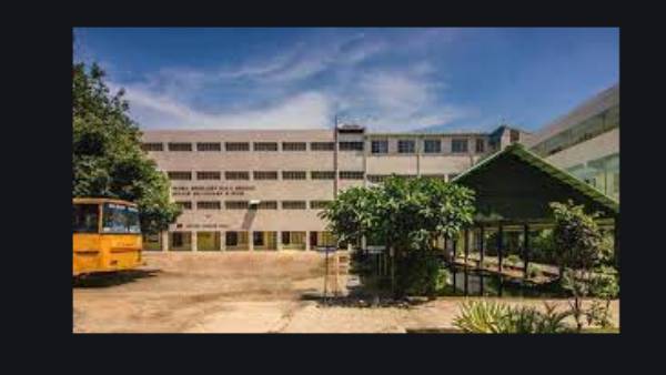 மாணவி புகார் 