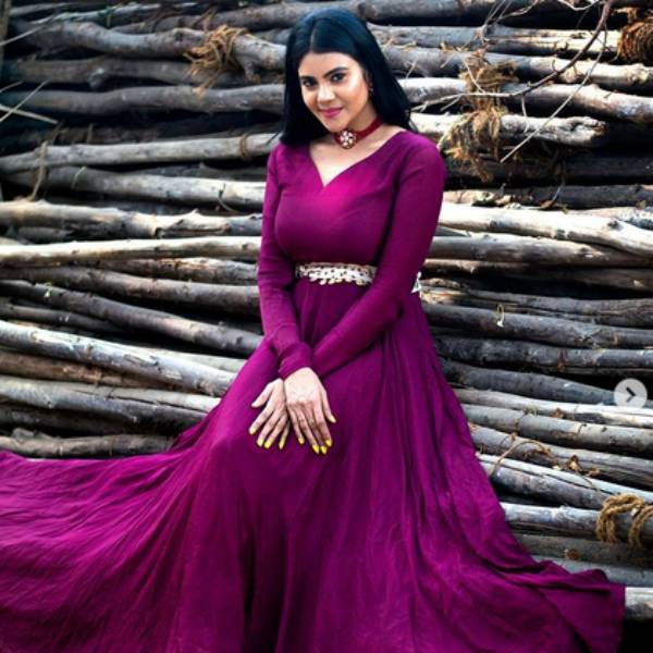 காந்தமென இழுக்கும் கண் 