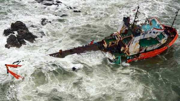 நிவாரண முகாம்களில் தங்க வைப்பு 