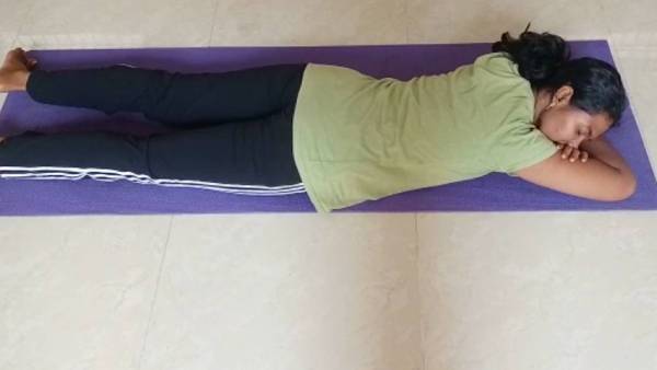 கால்களை இறக்கி 