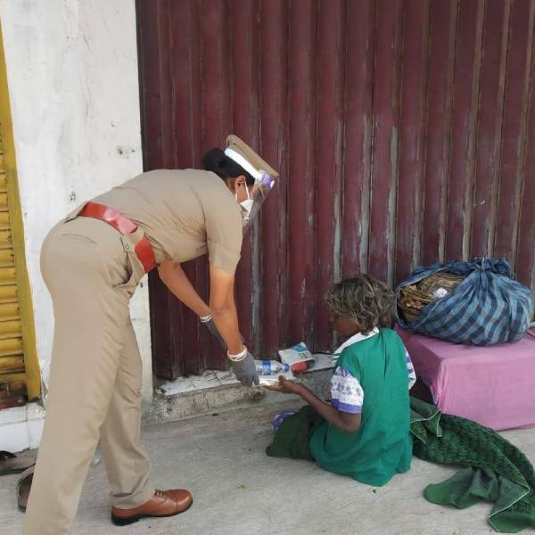 போலீசாரின் சேவை போலீசாரின் சேவை