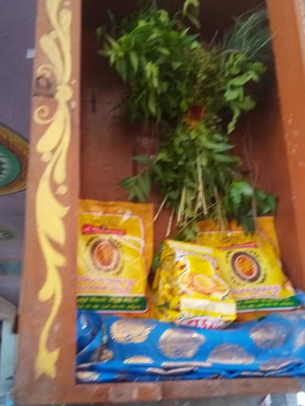 பூஜை செய்யப்படும் பொருட்கள் 