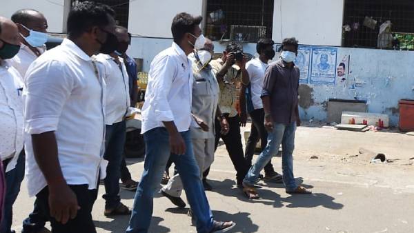 உதயநிதி பார்த்தார் 