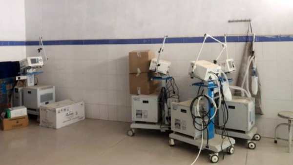 பூட்டிய அறையில் கிடக்கின்றன 