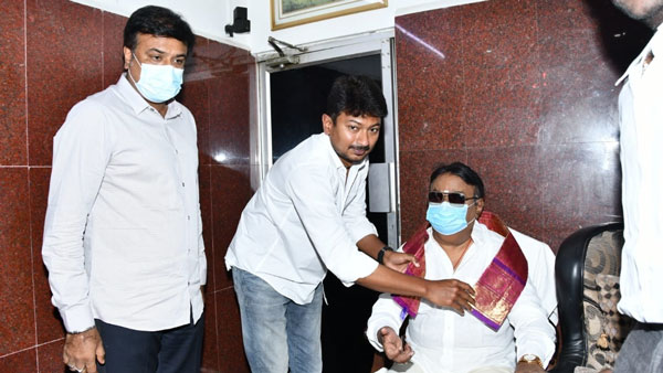 அரசியல் செயல்பாடுகள் 
