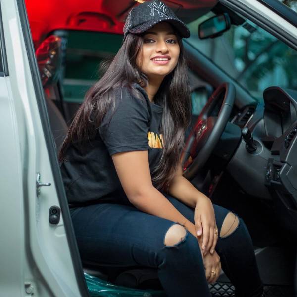 கெத்தான போஸ் 