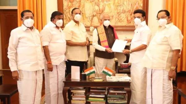 ஸ்டாலின் விளக்கினார் ஸ்டாலின் விளக்கினார்