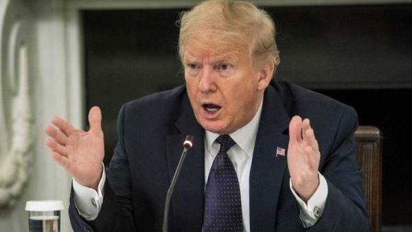  வன்முறையைத் தூண்டிய டிரம்ப்