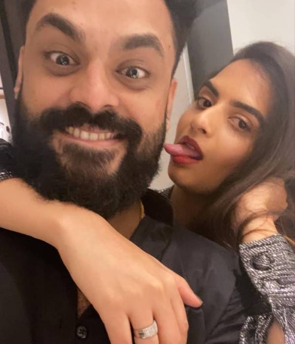 நாம் இருவர் நமக்கு இருவர் தாமரை 