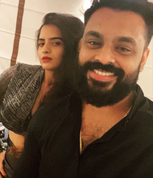 தனி ரசிகர் கூட்டம் 