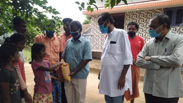 நெகிழ்ச்சியில் மக்கள் 