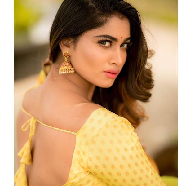 கிறங்கடிக்கும் கண்கள் 