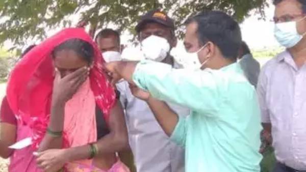 பைக்கிலும் எடுத்து செல்கிறோம் 