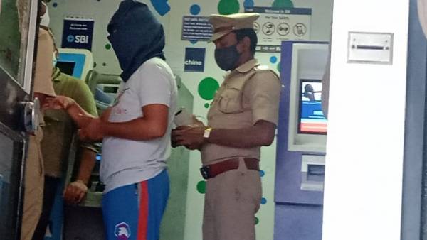 9 குற்றவாளிகள் 