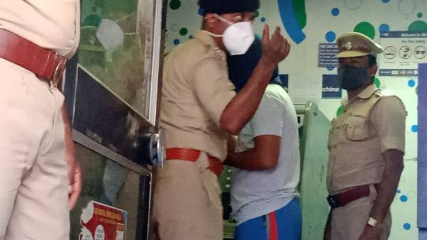  செய்து காண்பித்தான் 