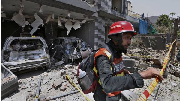 மூளையாகச் செயல்பட்டவர்