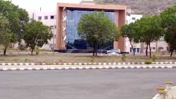 தளவாடங்கள் தளவாடங்கள்