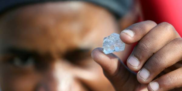 வைரத்தை விட மதிப்பு குறைவு