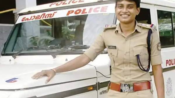 கேரளா போலீஸ் பாராட்டு கேரளா போலீஸ் பாராட்டு