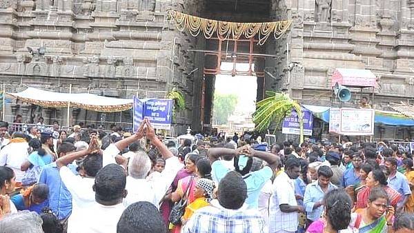 கிரிவலம் வந்த பக்தர் 
