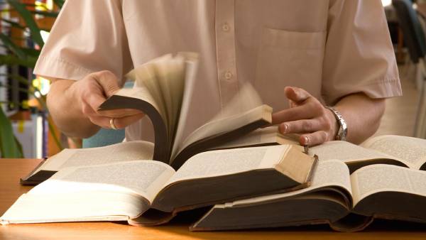 கொஞ்சமாவது படியுங்கள் 