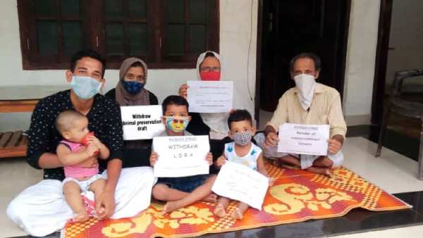 வீடுகள் முன்பாக உண்ணாவிரதம் 