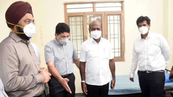 அதிகாரிகள் அதிகாரிகள்