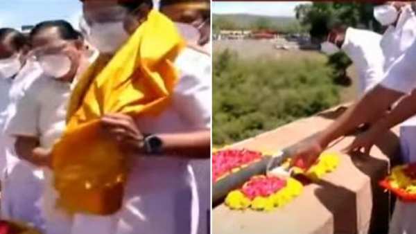 தண்ணீர் திறந்து விட்ட முதல்வர் 