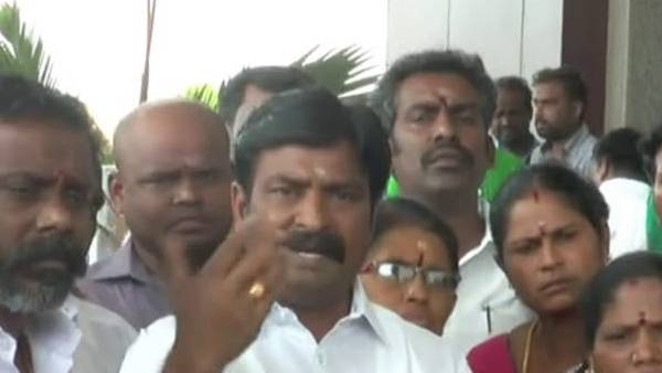அமமுகவில் இணைந்தார் 