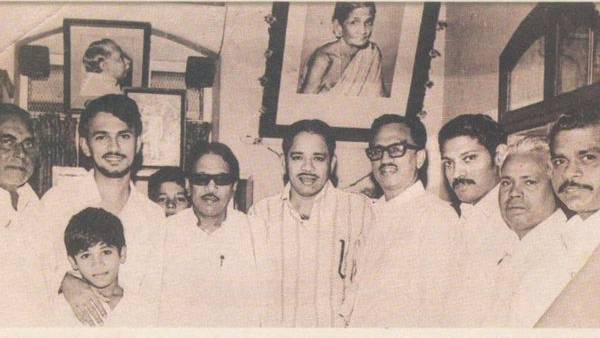 சம்மட்டியால் அடிப்பது போல... 