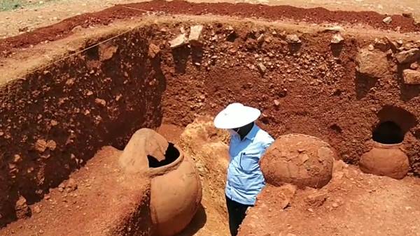 40 பணியாளர்கள்