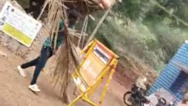 தாக்கி உள்ளனர் 