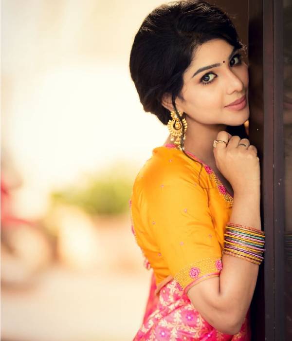 மேக்கப்போடு சுத்துவோம்ல 