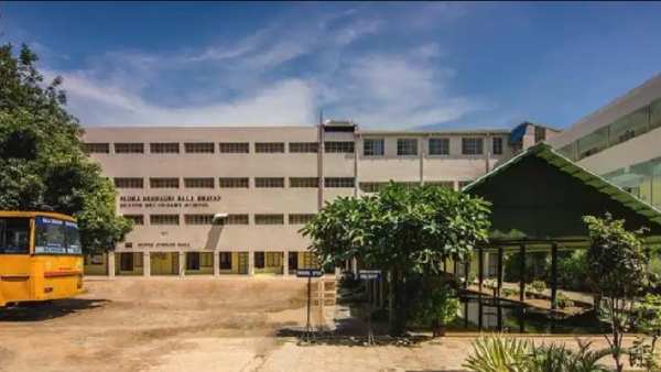 பள்ளி ஆசிரியர் 