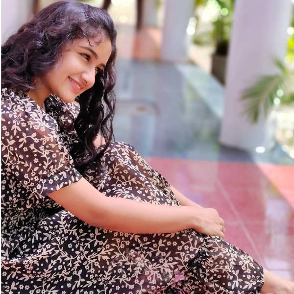 கனவுக்கன்னி ரவீனா 