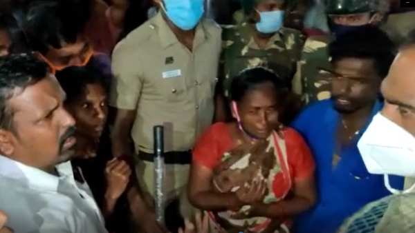 The bikes, car and auto attacked due to a clash between the two sides near Tirunelveli 