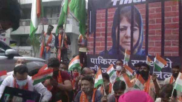Dogra Front stages protest against Mehbooba Mufti in Jammu 