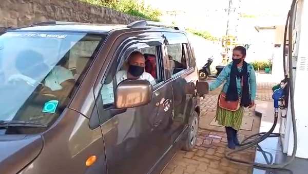 12 பேர் 12 பேர்